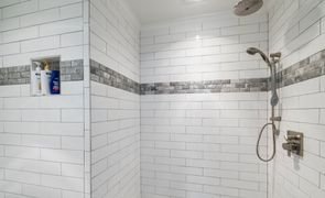 chuveiro em banheiro